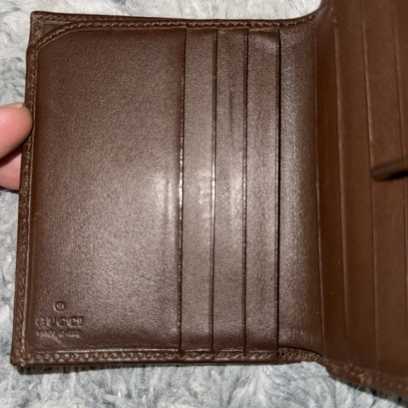 Women’s or Men's Gucci GG monogram canvas Key locking hardware Bi-Fold wallet! - Picture 11 of 17